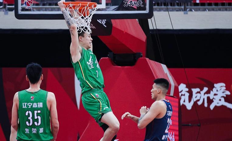  辽宁男篮加时险胜广东斩获三连冠