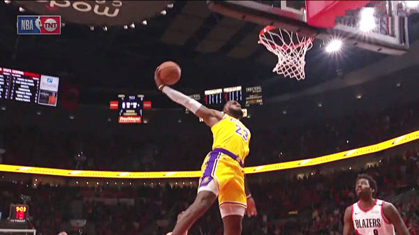  公牛拉文空中作业暴扣点燃全场