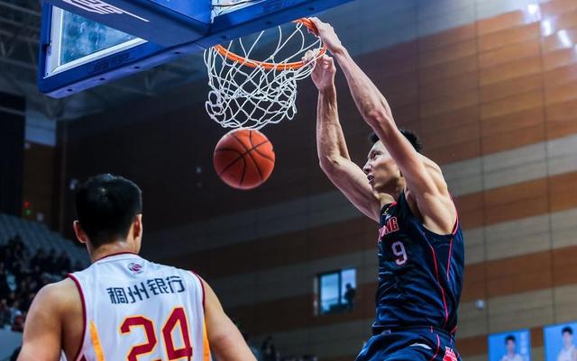  CBA焦点战，辽宁男篮逆转浙江豪取连胜