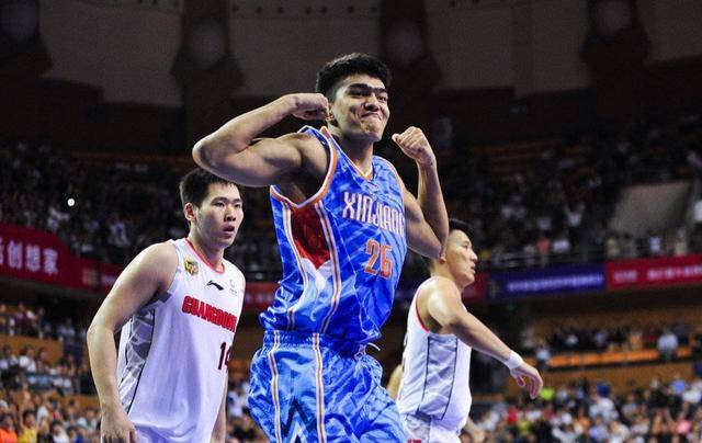  内线巨无霸统治禁区彰显绝对实力