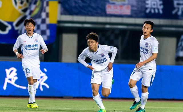  足协杯冷门迭爆，业余球队创造历史佳绩  